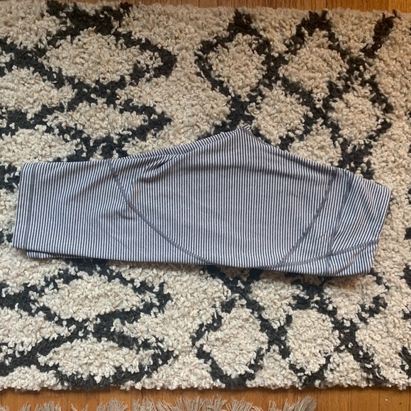 Striped Kneecap Length Leggings - Picture 2 of 5